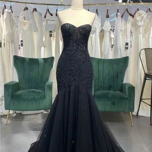 Elegant Black Strapless Evening Gown